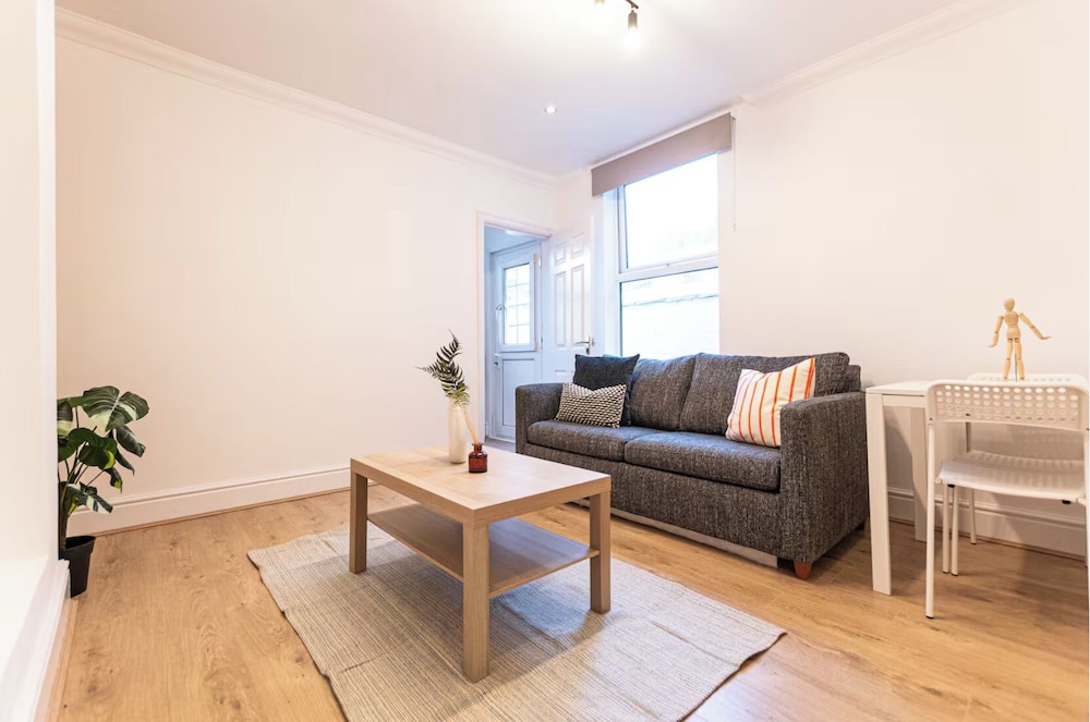 343b Aigburth Road