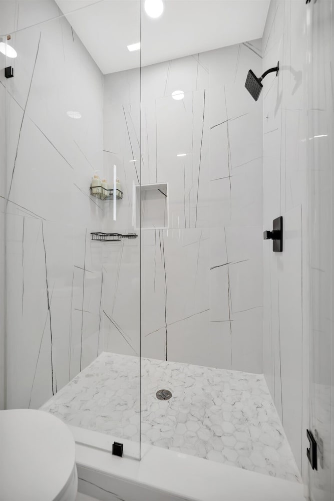 4br3ba Modern Sleeps 10 8 Minutes to Raymond James