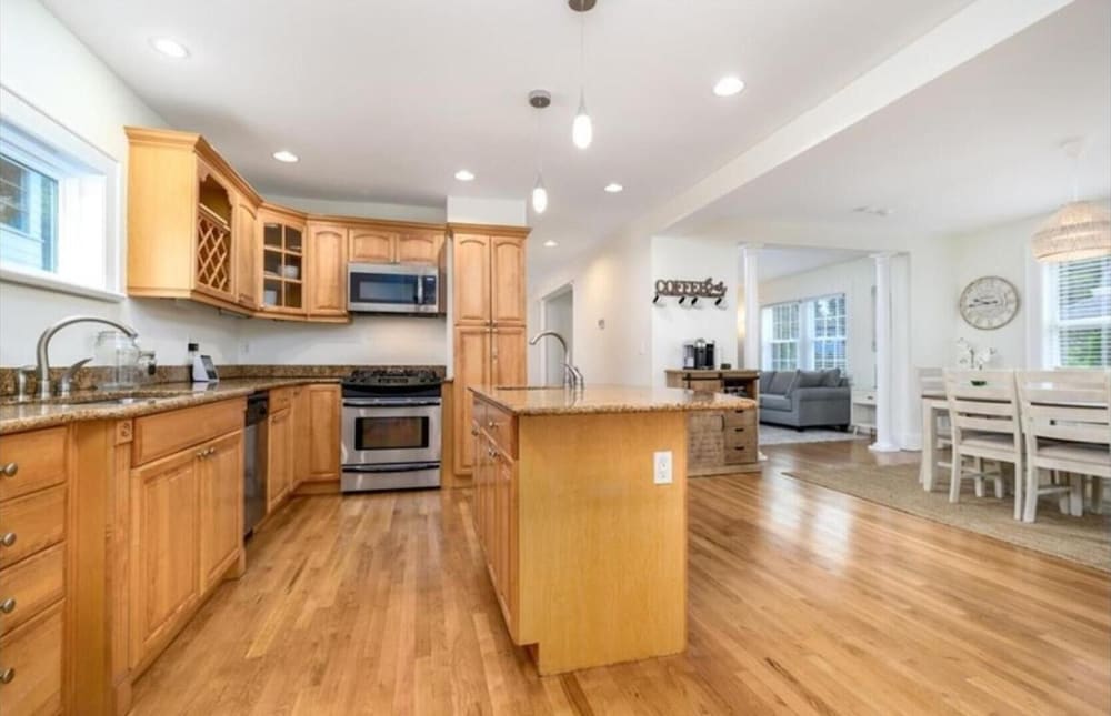 Bridgeport Vacations - Black Rock Home - 4 bed - Jacuzzi Bath - Beach - Property Image 21