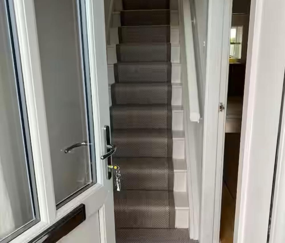 Anglesey Retreat - 2 Beds - Sleeps 3 - Parking