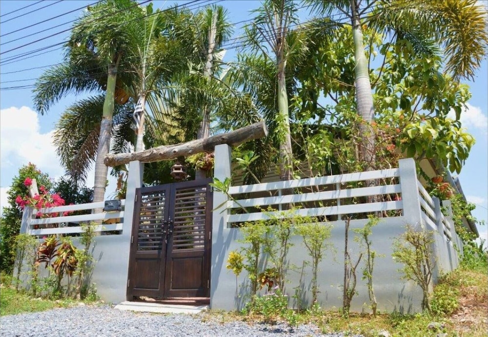 House 4 People sea View 100 m From the Beach
