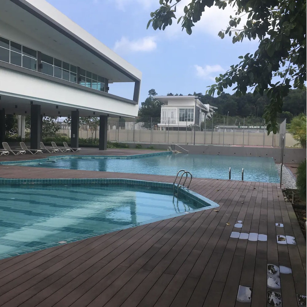 Lux Desaru Villa
