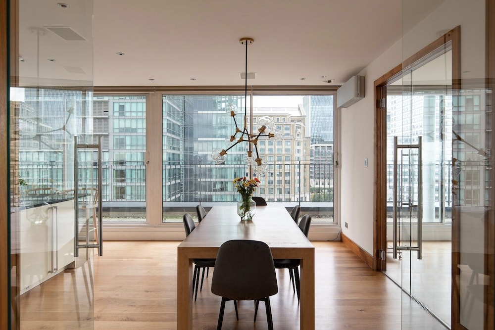 The Canary Wharf Secret - Glamorous 3BDR Flat w/ Terrace and Parking