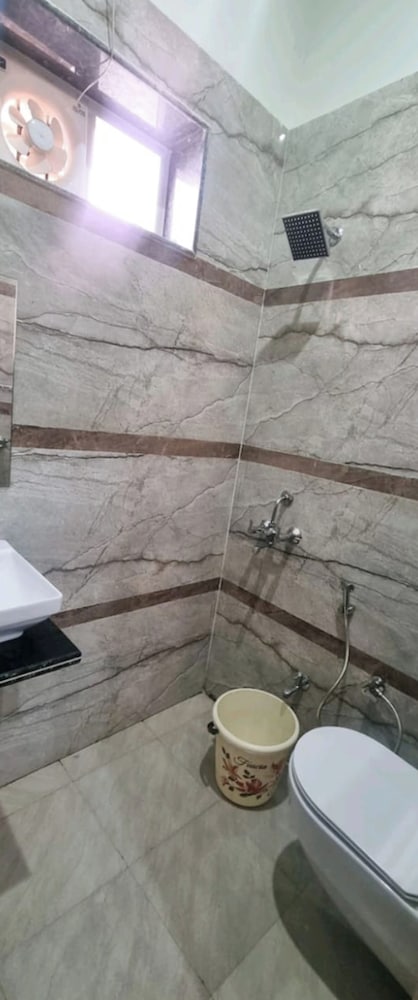 Hotel Saraswati dhaam Near Prem Mandir