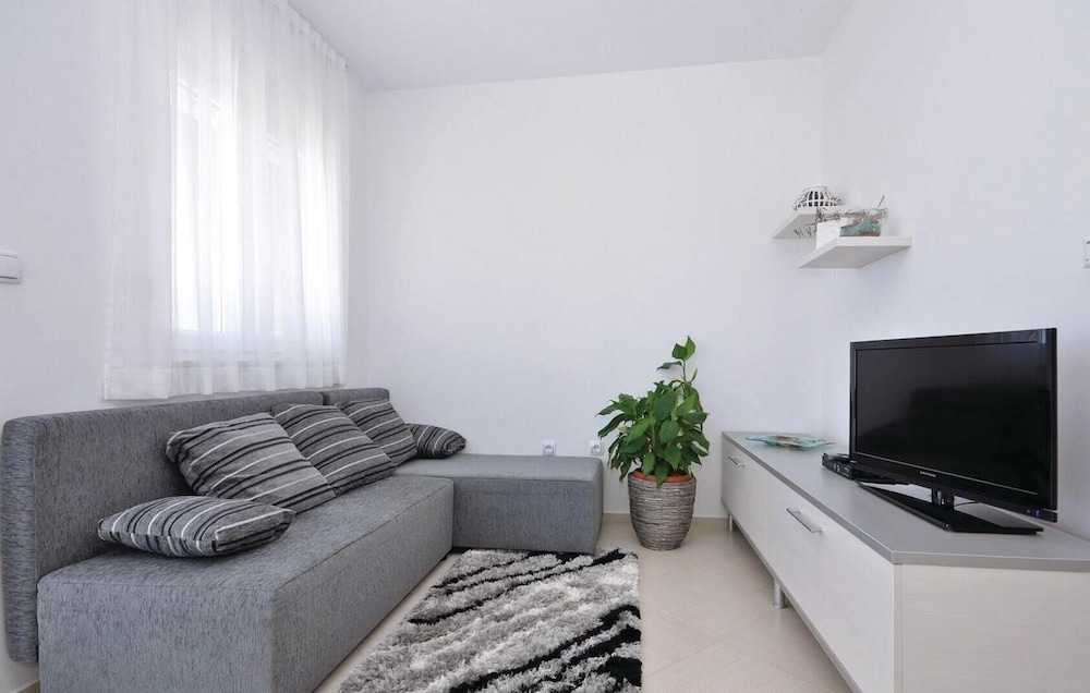 Amazing Home in Bibinje With Wifi and 1 Bedrooms view 4