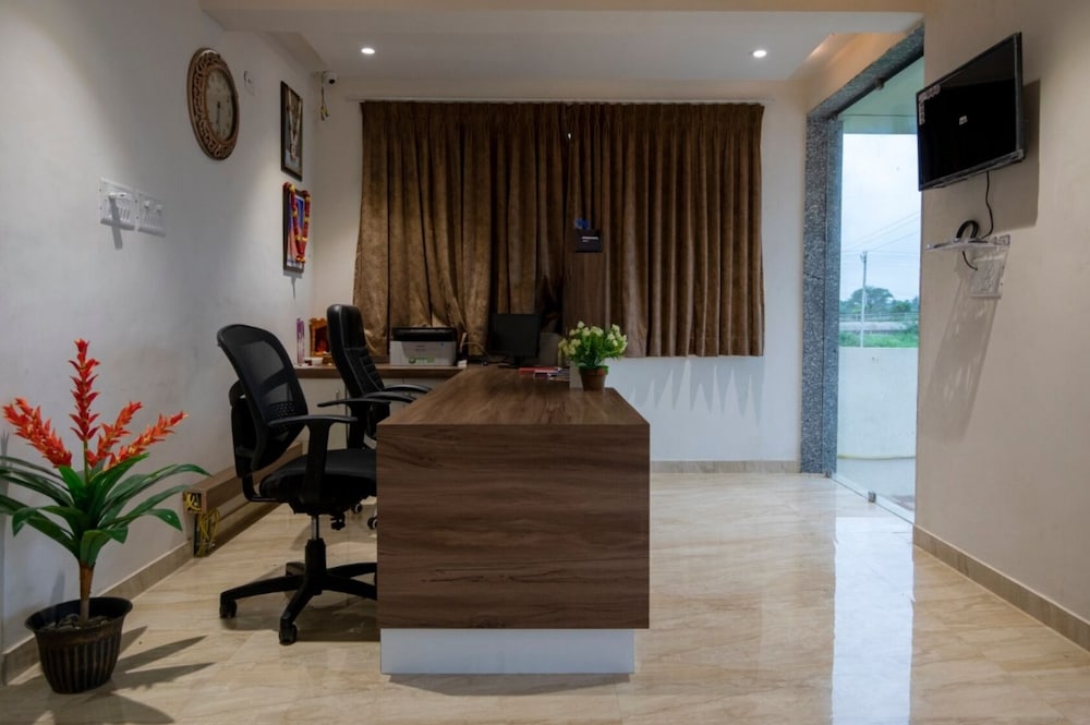 Lobby & Reception