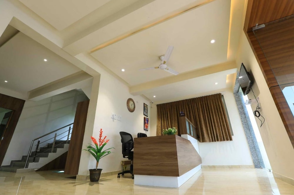 Lobby & Reception