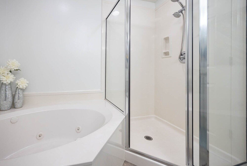 Phoenix On The Bay 1513 3 Bedroom Condo