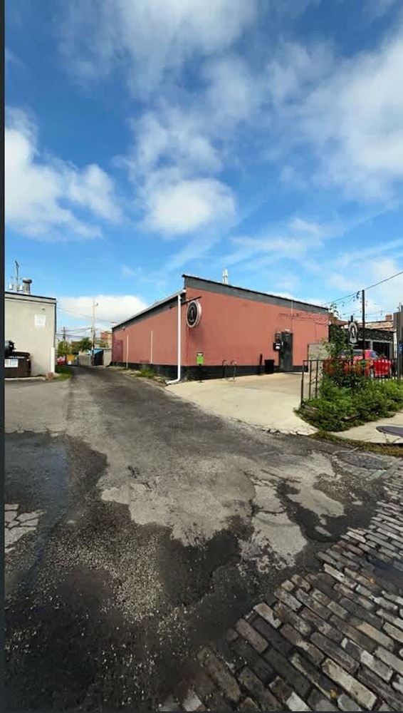 Prime Location Top Rated Clean Parking Free