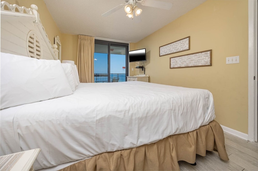 Phoenix Vi 6610 2 Bedroom Condo