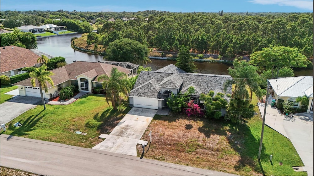 Relaxing Family Retreat In The Heart Of Sebastian 3 Bedroom Home
