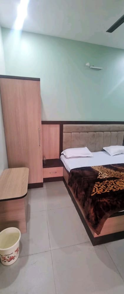 Hotel Saraswati dhaam Near Prem Mandir