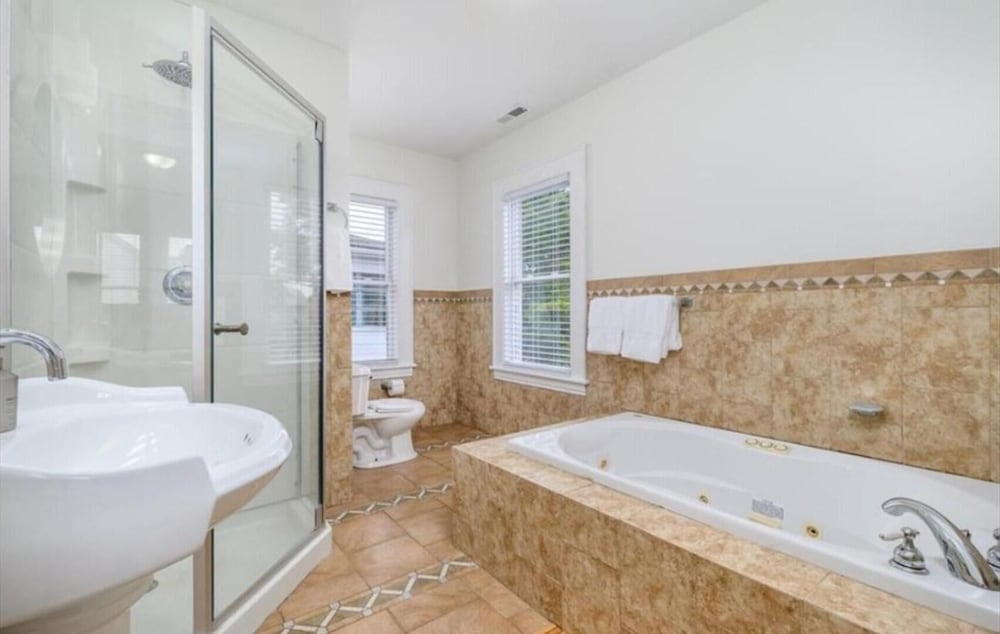 Bridgeport Vacations - Black Rock Home - 4 bed - Jacuzzi Bath - Beach - Property Image 17