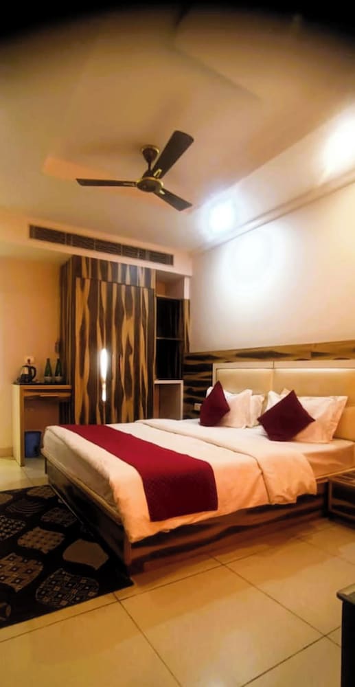 Hotel President Chintpurni