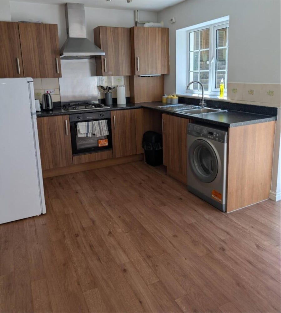 Enbrook Valley House - 3 Bedrooms, Folkestone