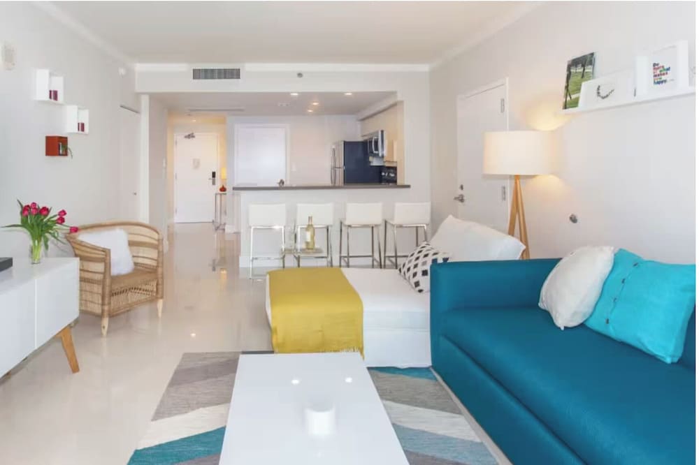 Arya Residences & Suites