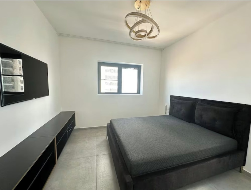 Charming 4BR APT with Stellar Sea View