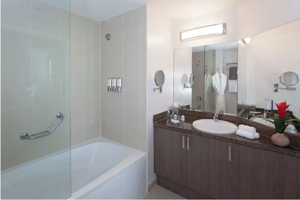 Arya Residences & Suites