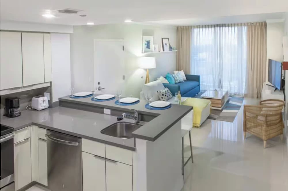 Arya Residences & Suites