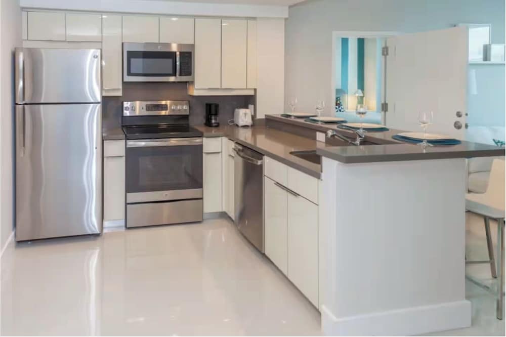 Arya Residences & Suites
