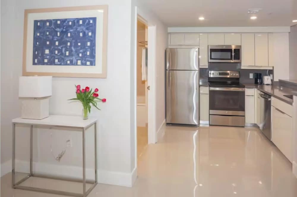 Arya Residences & Suites