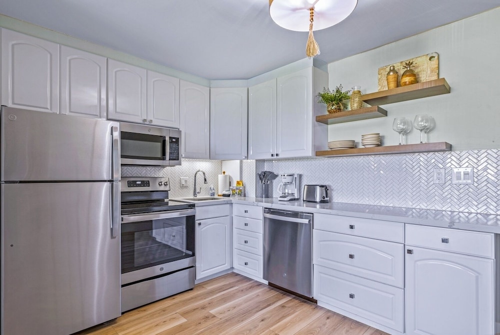 Napili Shores G154 Ocean View Studio Condo by RedAwning view 5