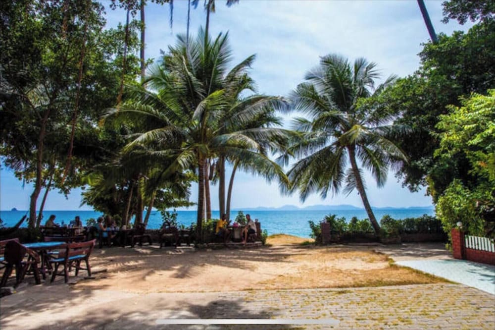 150 m From a Paradise Beach 3 Bedrooms Pool