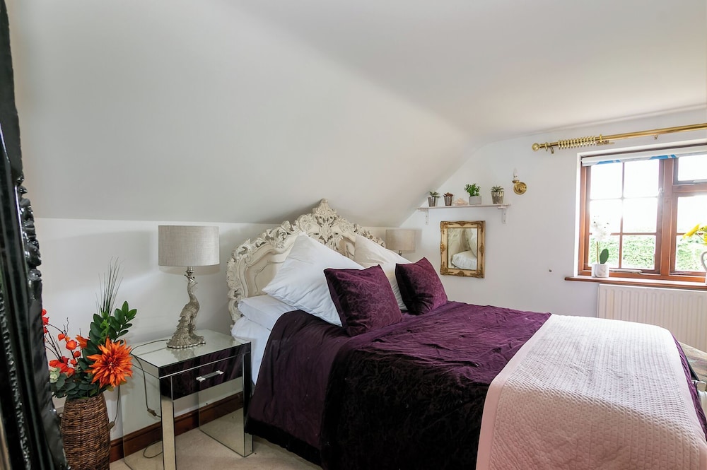 Lovely 5BD Home with Cinema & Games Room