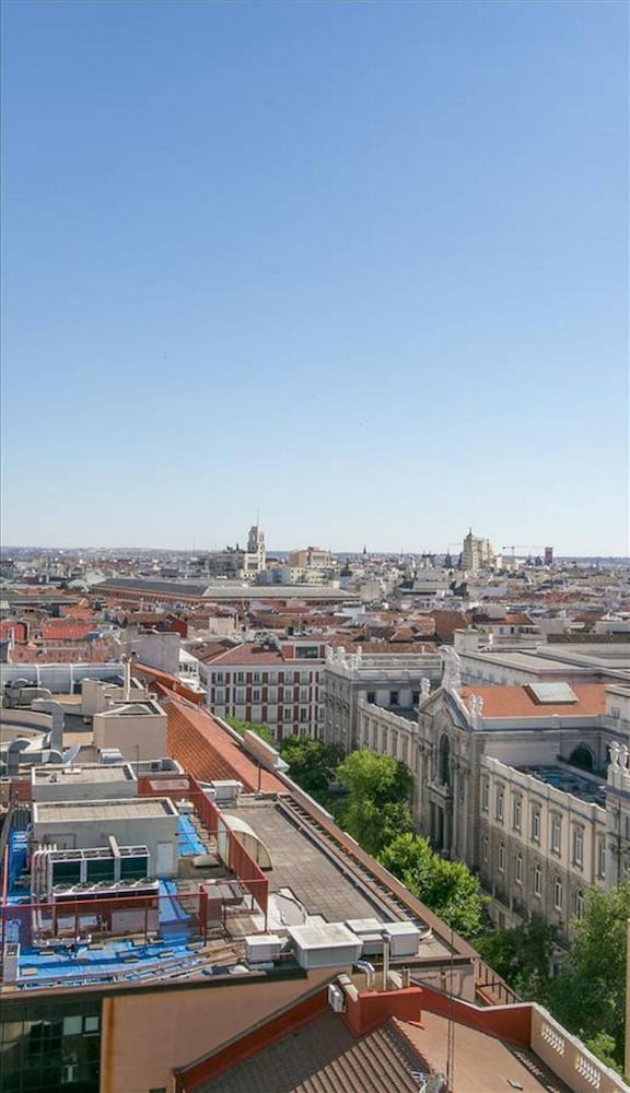 Colon 902 in Madrid With 1 Bedrooms and 1 Bathrooms