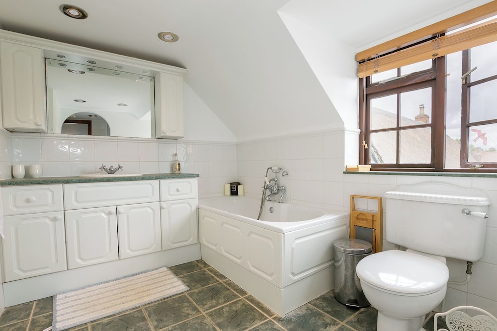 Lovely 5BD Home with Cinema & Games Room