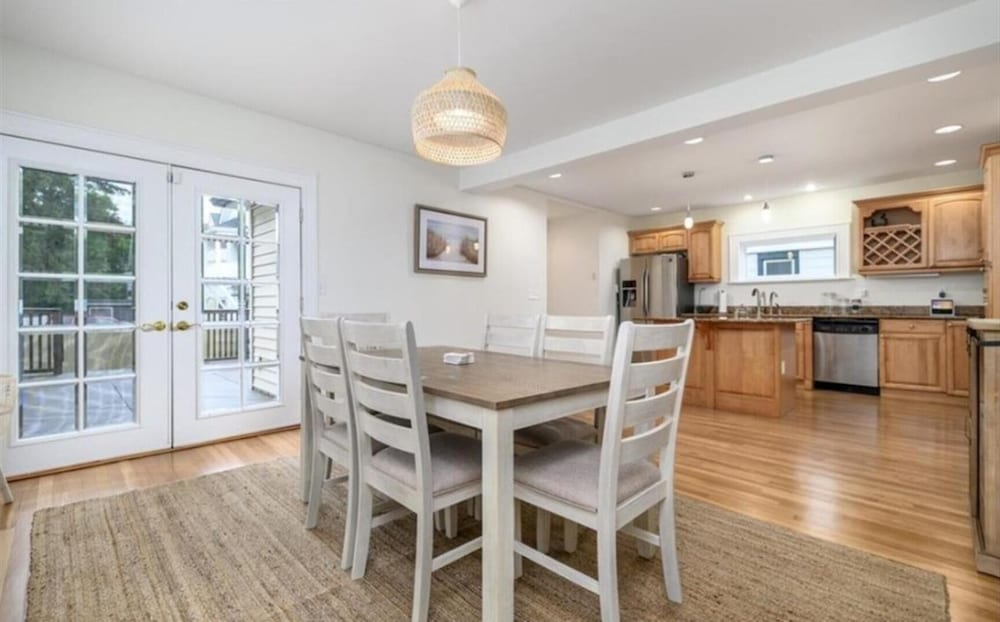 Bridgeport Vacations - Black Rock Home - 4 bed - Jacuzzi Bath - Beach - Property Image 14