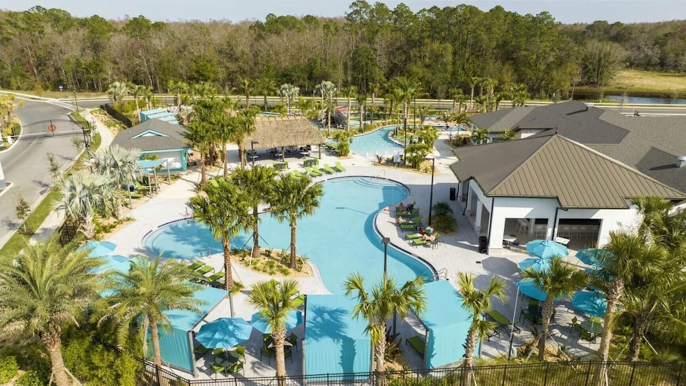 2489 RT - Ultimate Townhome Oasis With Pool