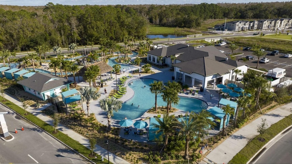 2489 RT - Ultimate Townhome Oasis With Pool