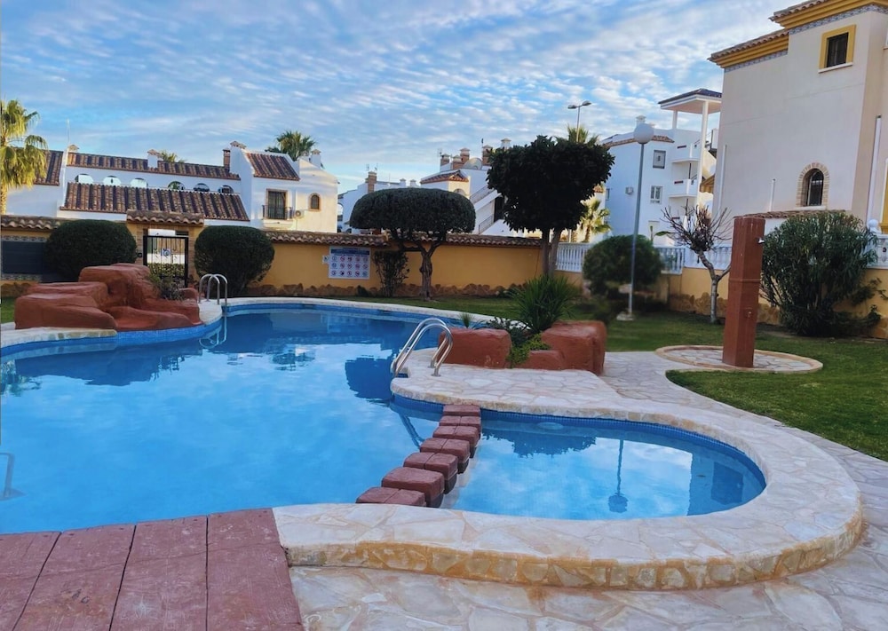 Modern Escape, Shared Pool, Private Terrace