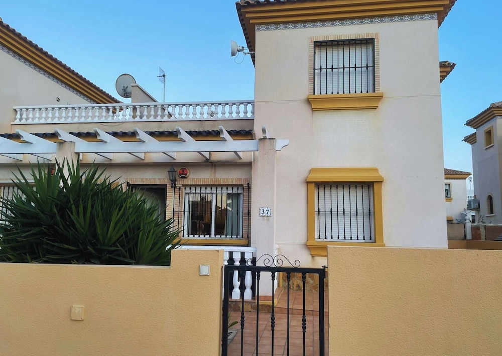 Modern Escape, Shared Pool, Private Terrace