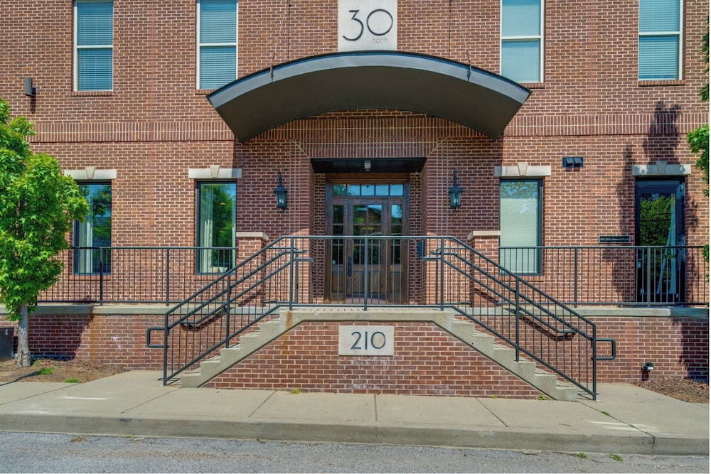 Lofts At 30th - Urban Lodge - Mins to Broadway!