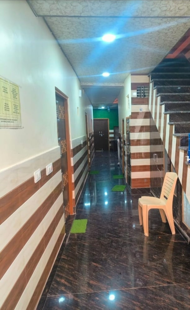 Balaji sadan vrindavan AC Room