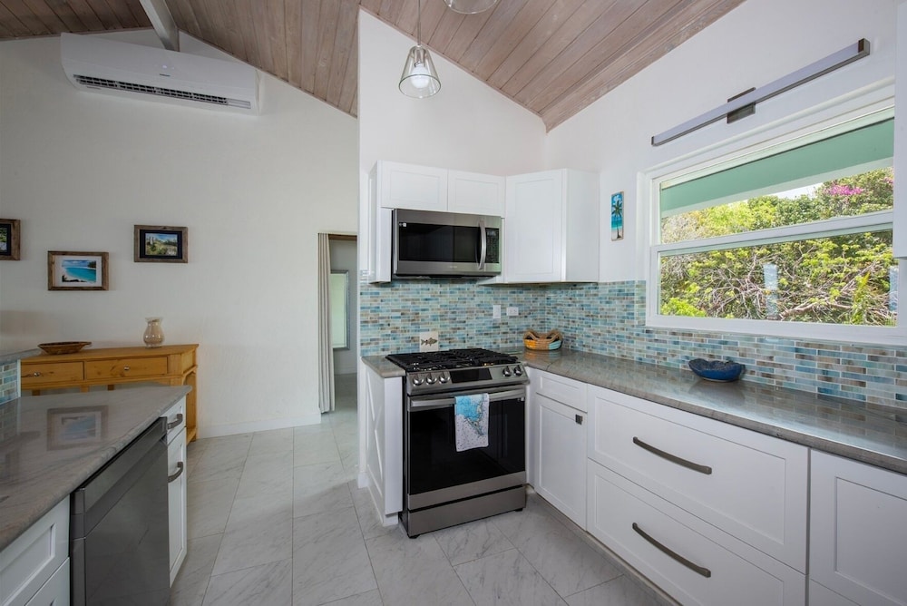Ware-a-dise - Newly Remodeled Home On Calm Caribbean 3 Bedroom Home