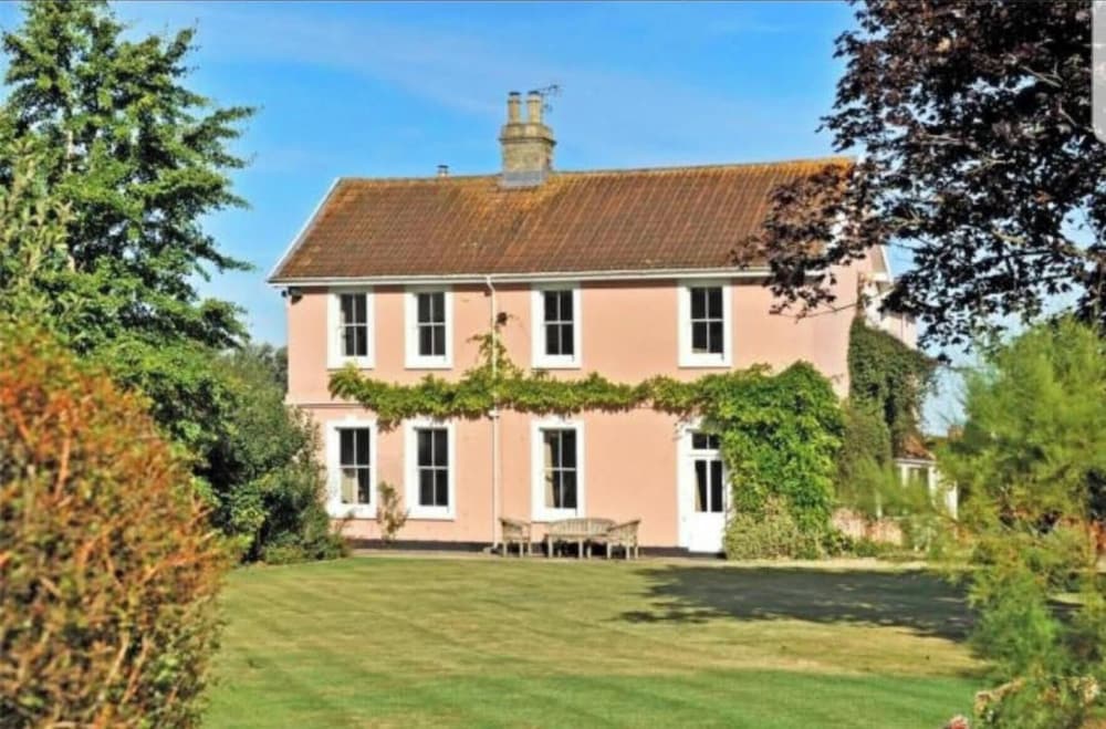 Beautiful Self Contained Cottages in Westbury