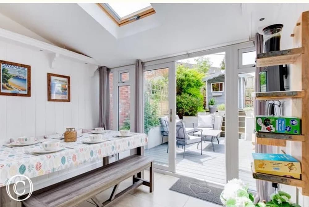 Charming 3-bed Cottage in Swanage view 2