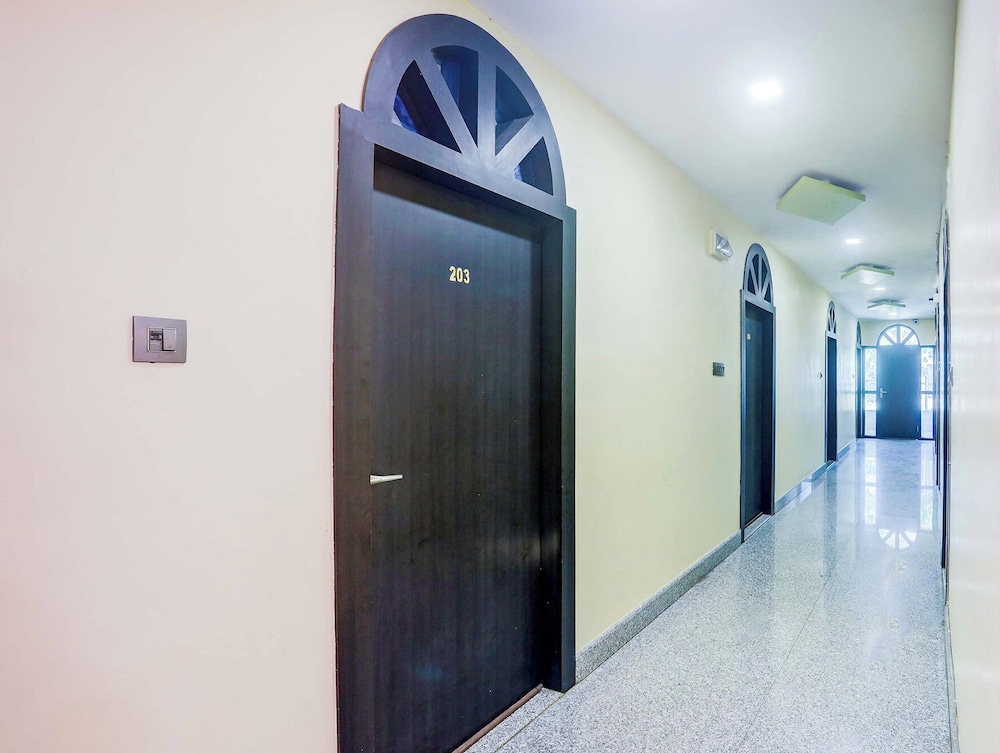 Fabhotel Avante Palace