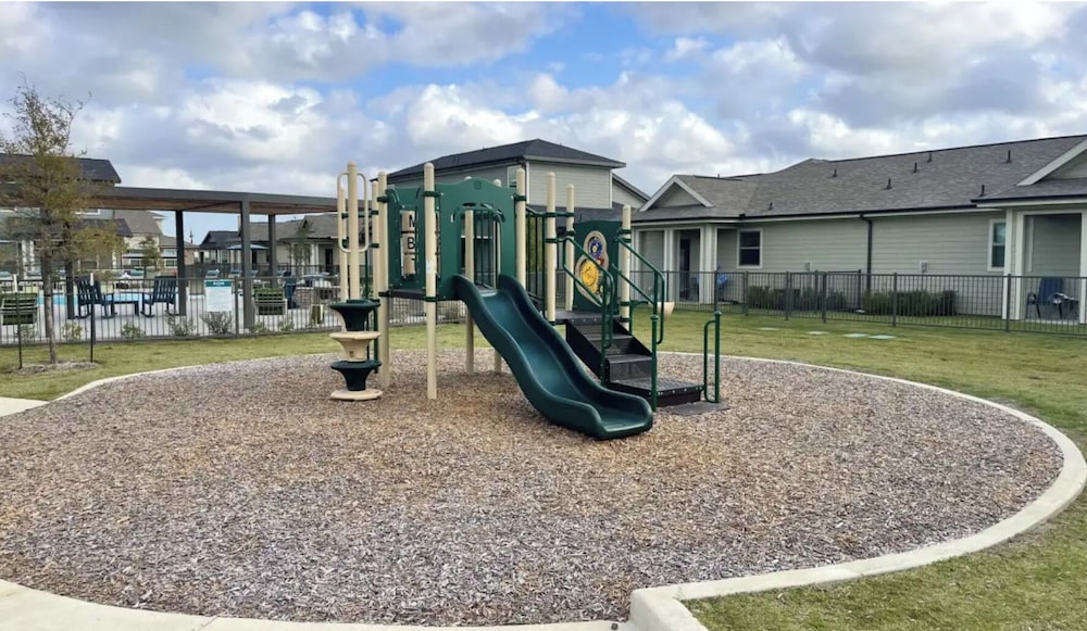 Landing Apartments Waller