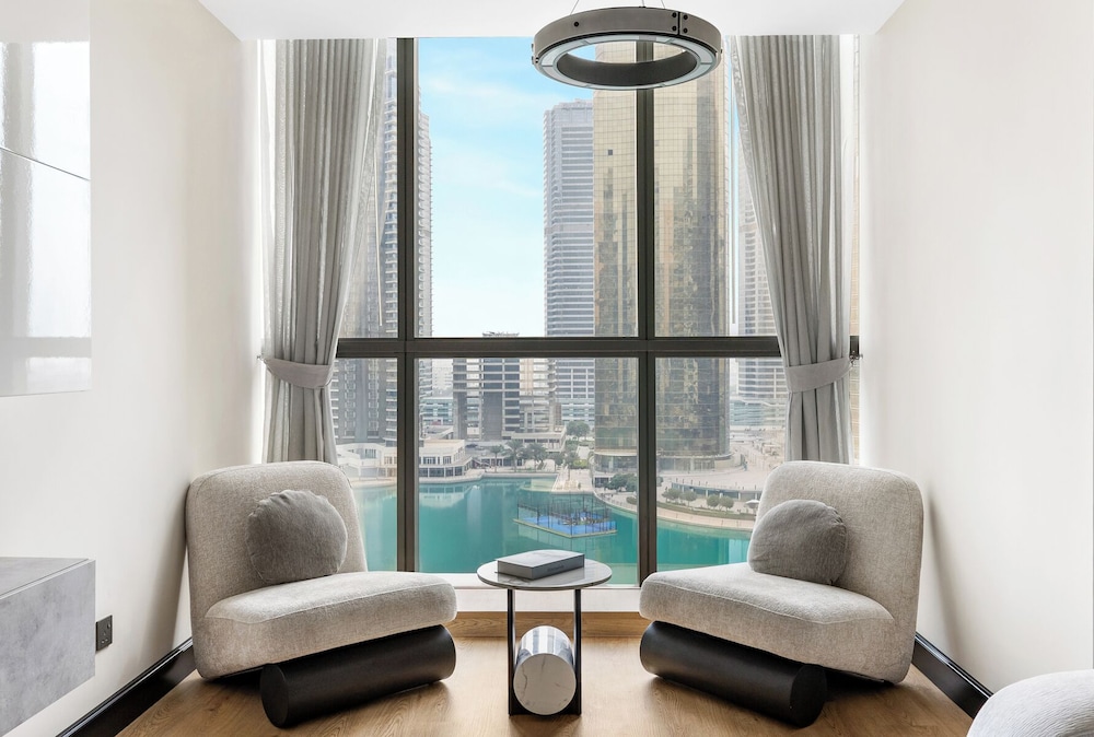 1BR by the Lake Near DMCC Metro Station
