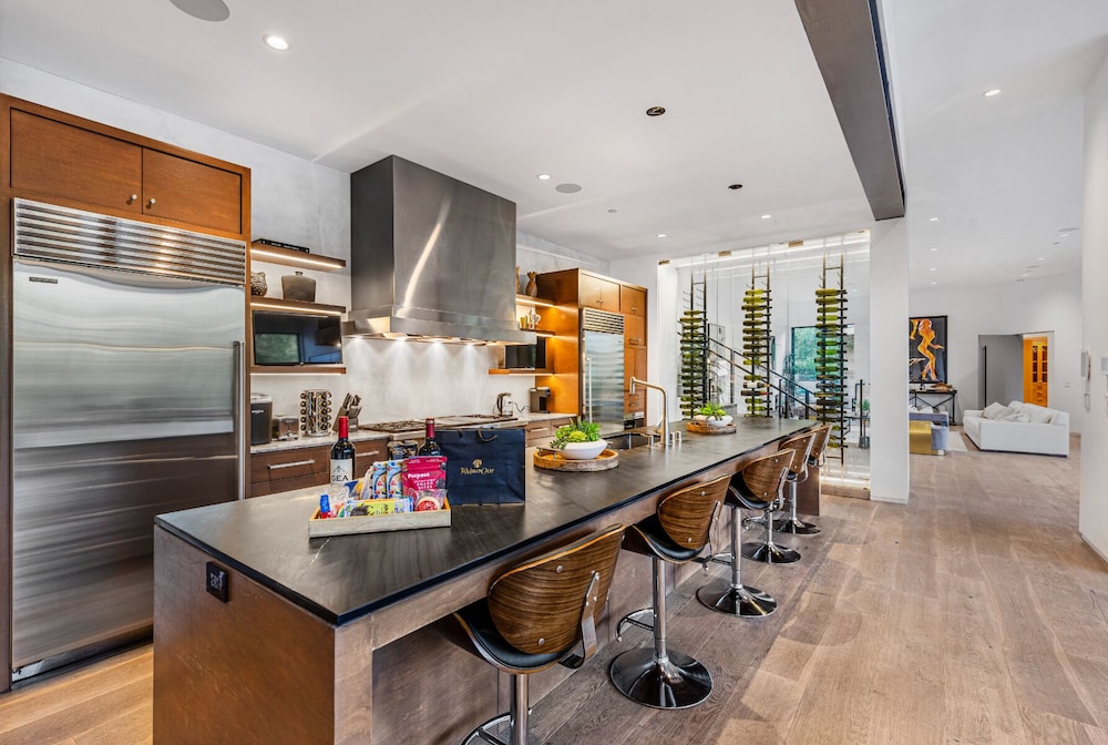 Beverly Glen Hillside Haven