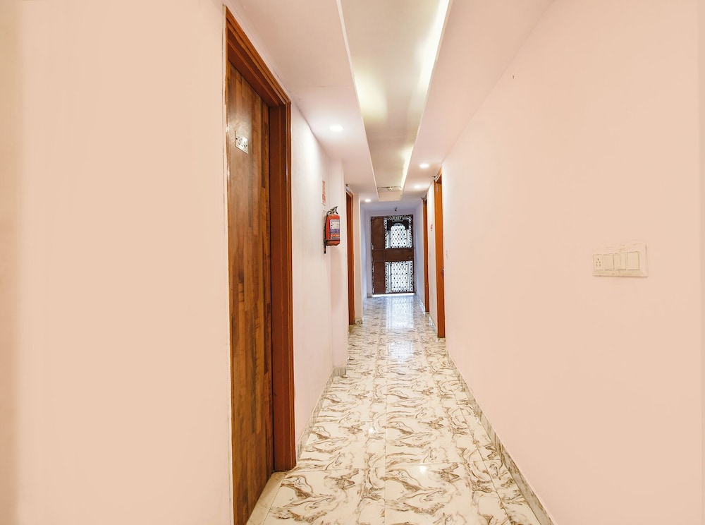 Fabhotel Ak Continental