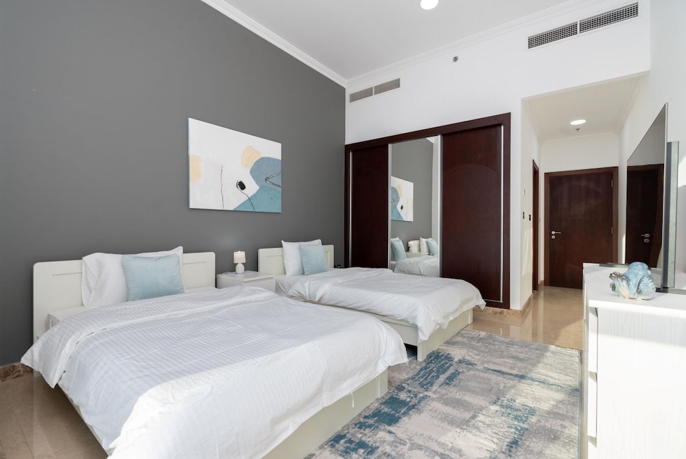 4BR Maid Penthouse w Pool and Jacuzzi