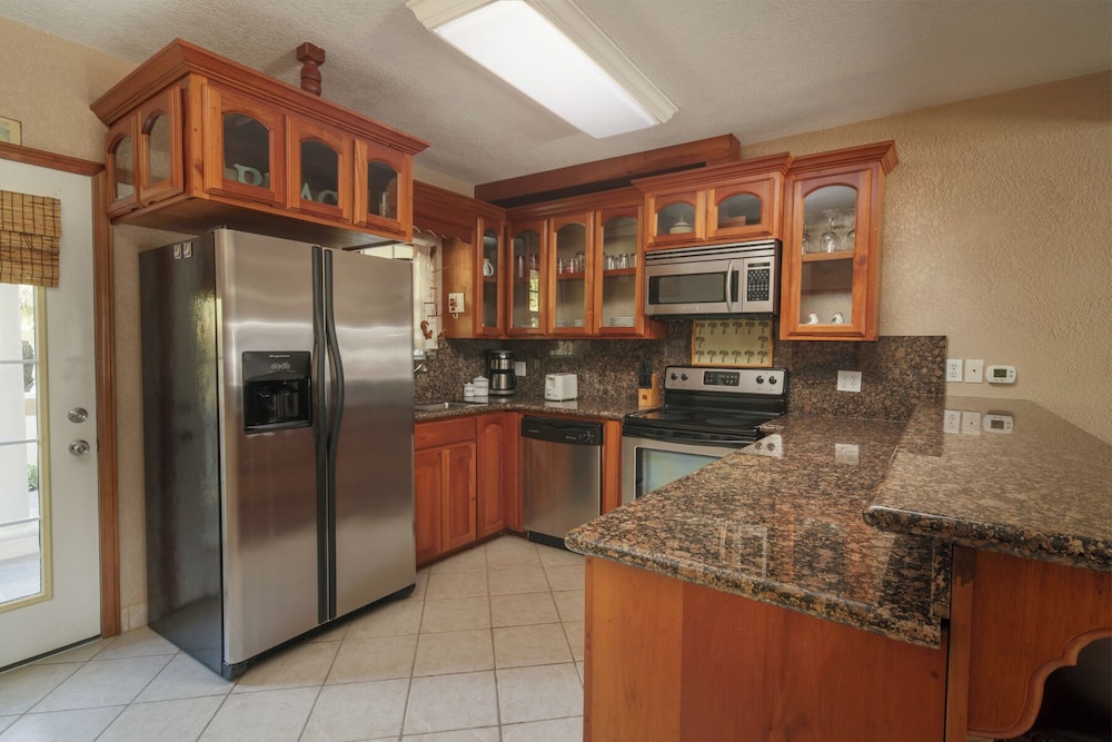 Pelican Reef Villas Resort