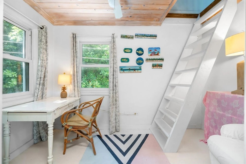 Sea Song Hi 4 Bedroom Home