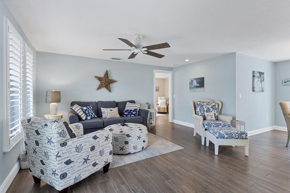 Englewood 2 Bedroom Canalfront Pool Cottage 2 Home
