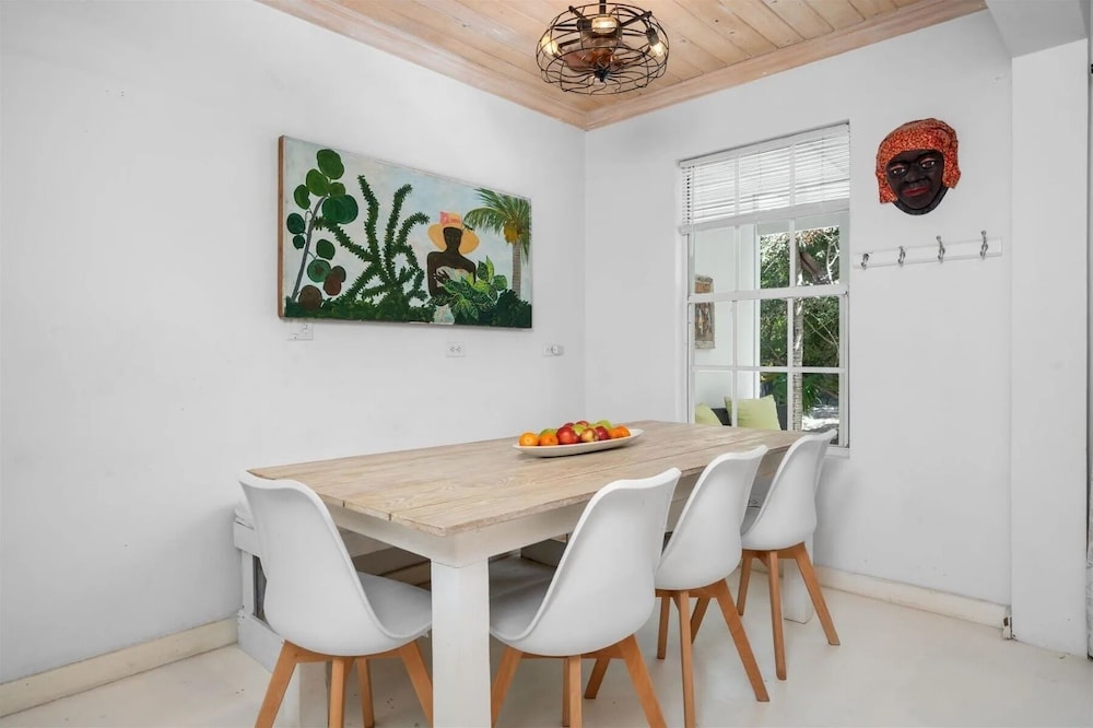 Sea Song Hi 4 Bedroom Home